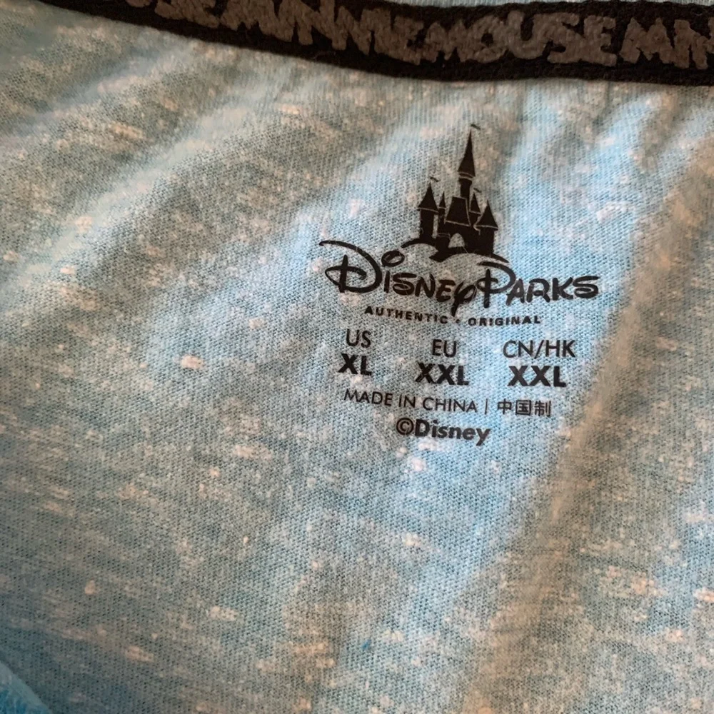 🇺🇸 Disney Minnie V neck shirt - Picture 2 of 5